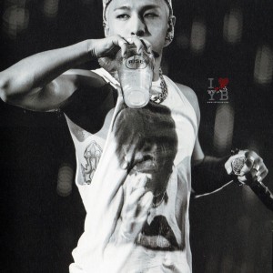 taeyang-rise-tour-collection-dvd-postcards_005